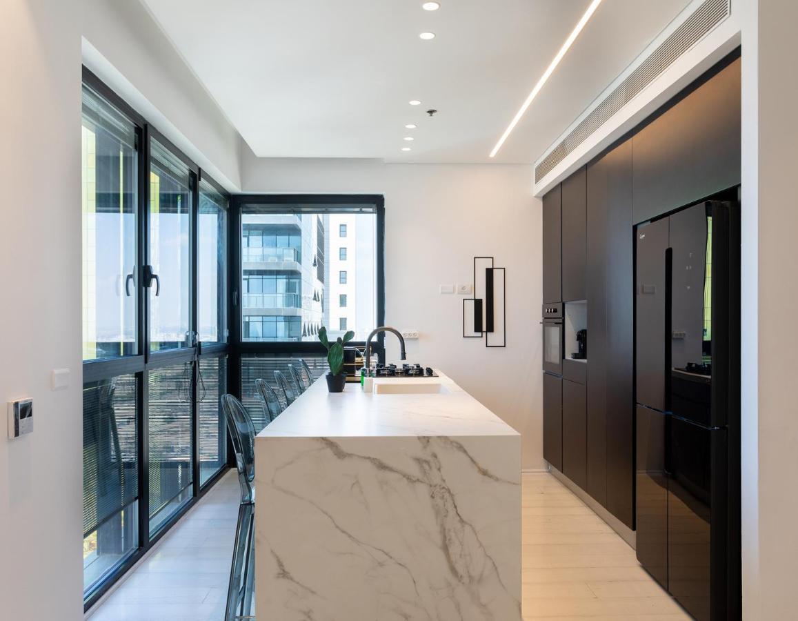 Yalarent Sea-Breeze Penthouse With Jacuzzi Apartment Bat Yam Exterior foto