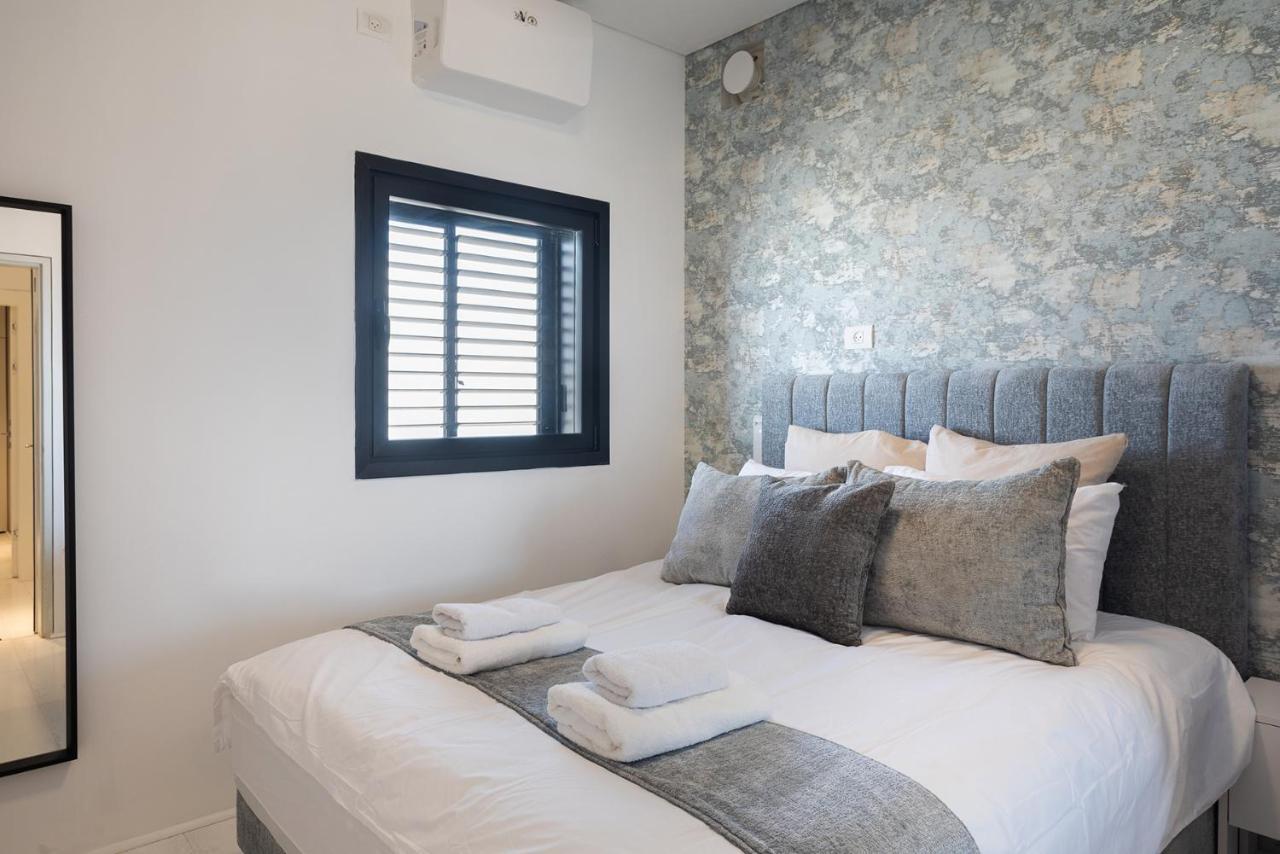 Yalarent Sea-Breeze Penthouse With Jacuzzi Apartment Bat Yam Exterior foto